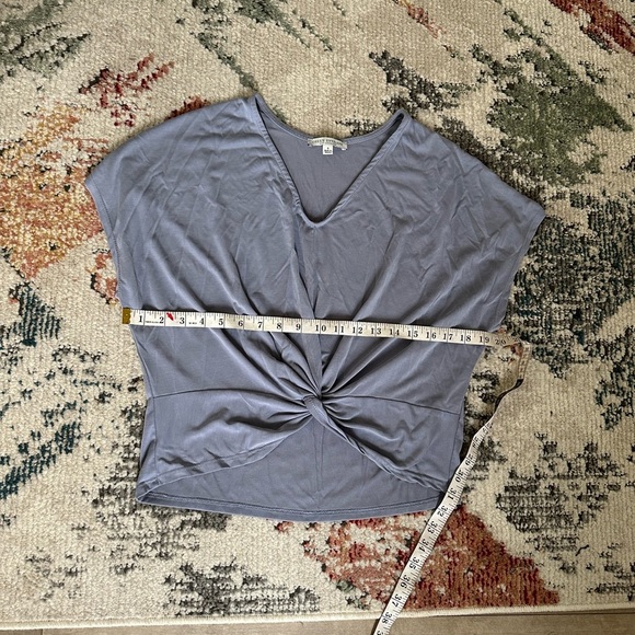 Green Envelope Los Angelas Flowy V Blouse Lavender Women’s Size Small - Picture 10 of 11